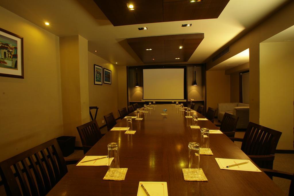 ​Justa Hyderabad Hotel Luaran gambar