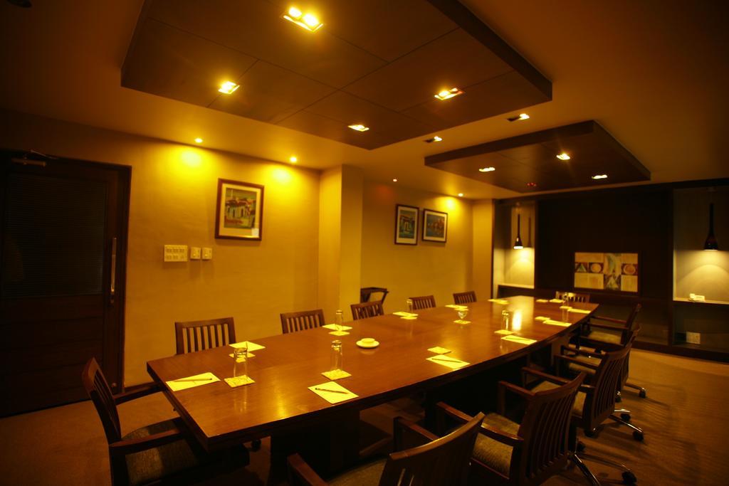 ​Justa Hyderabad Hotel Luaran gambar