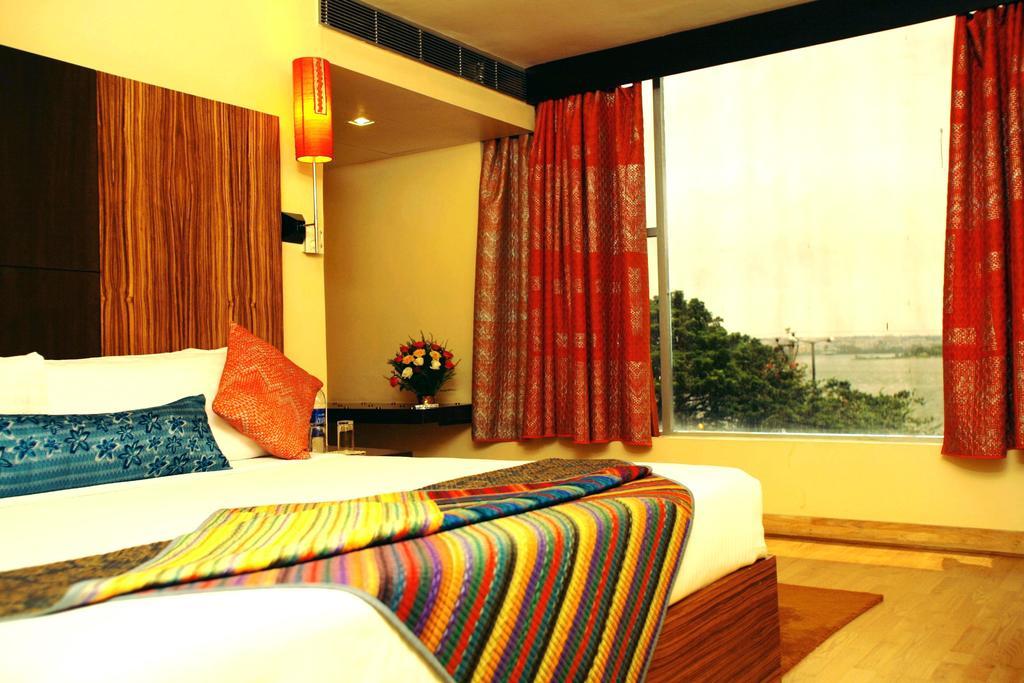 ​Justa Hyderabad Hotel Luaran gambar